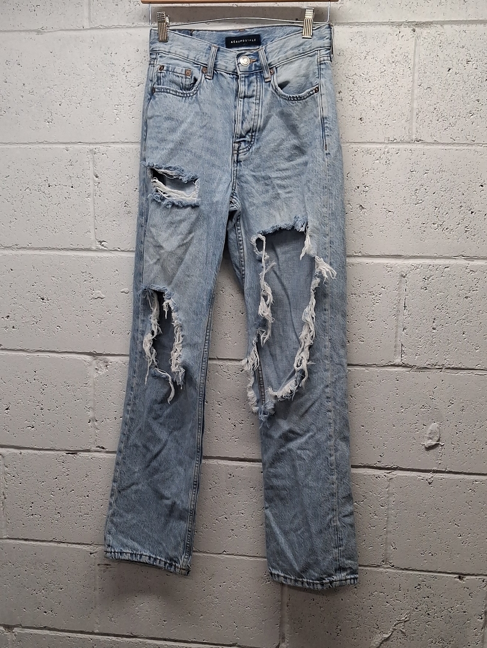 NWOT Womens Aeropostale Light Destressed 90's Baggy Ripped Jeans Sz. 00Reg